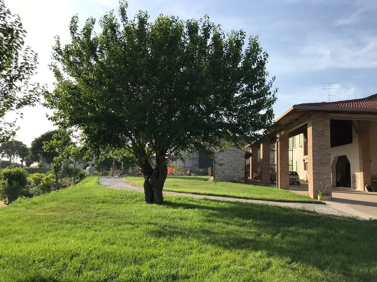 Casa vacanze Antico Stemma di Corte Meneghella Monzambano